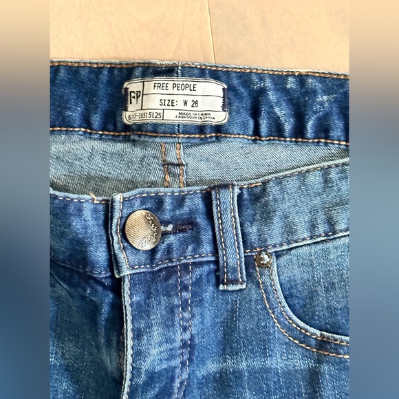 BNWOT RARE Free people floral detail skinny jeans size 26 - Picture 2 of 5